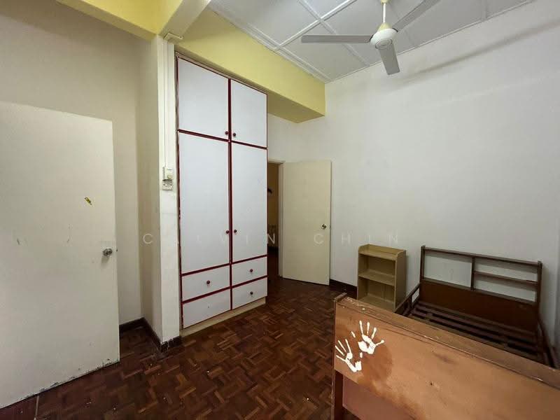 4-storey Terraced House for Sale in Wangsa Ukay (Ulu Kelang) - calvin Chin - Bedroom - PropertyGuru.com.my