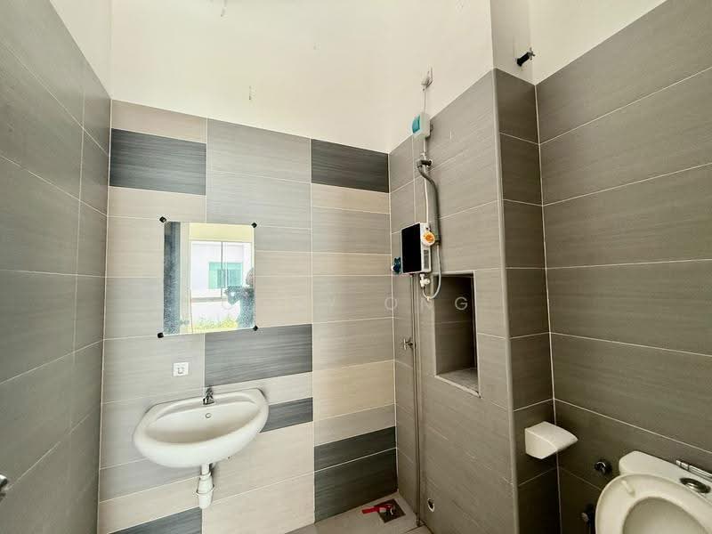 Rumah Kluster untuk Dijual di Iskandar Puteri (Nusajaya) (Johor) - Cony Ong - Bathroom - PropertyGuru.com.my