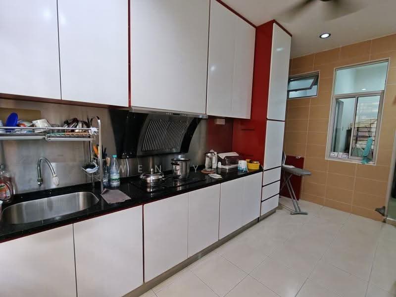 Cluster House for Sale in Taman Kempas Indah (Tebrau) - Wendy Tay - Kitchen - PropertyGuru.com.my