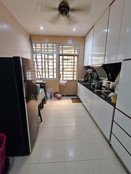 Cluster House for Sale in Taman Kempas Indah (Tebrau) - Wendy Tay - Kitchen - PropertyGuru.com.my
