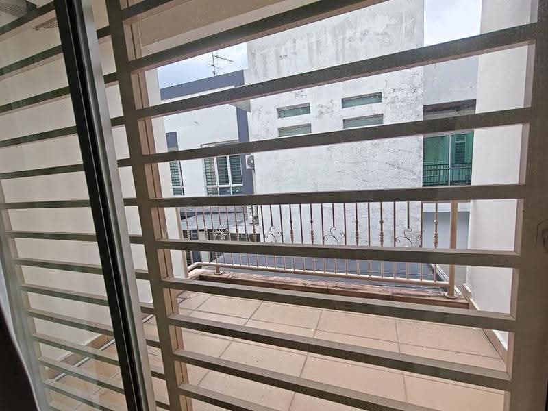 Cluster House for Sale in Taman Kempas Indah (Tebrau) - Wendy Tay - Balcony - PropertyGuru.com.my