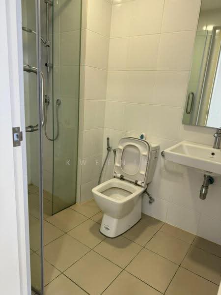 Service Residence for Sale at Parc 3 - Kweenie Chong - Bathroom - PropertyGuru.com.my
