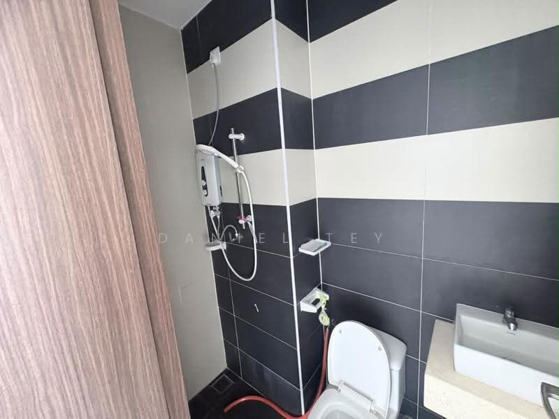 Service Residence for Rent at D'Secret Garden (Pangsapuri Kempas Indah) - Daniel Tey - Bathroom - PropertyGuru.com.my