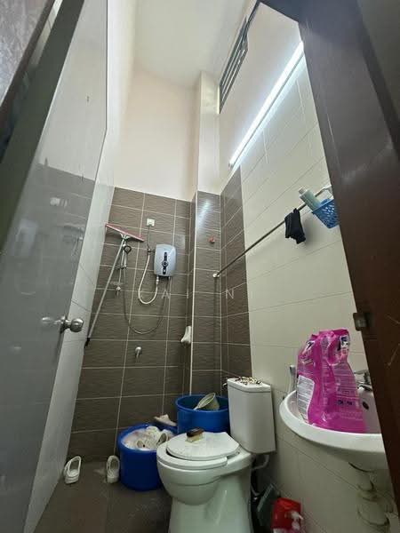 Rumah Teres 1-Tingkat untuk Dijual di Bandar Putra Kulai (Kulai) - Kai Ni - Bathroom - PropertyGuru.com.my