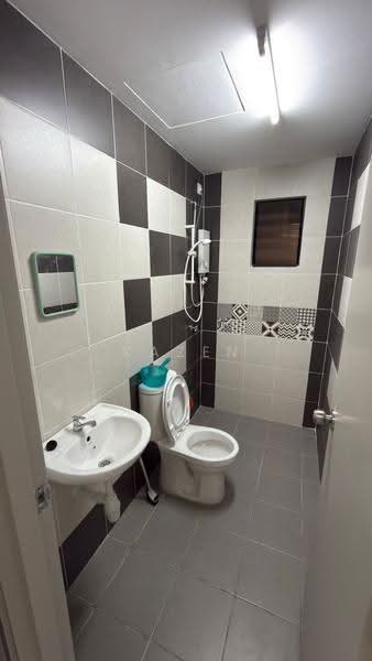 Kediaman Servis untuk Disewa di Residensi Emas - Kazen Liew - Bathroom - PropertyGuru.com.my