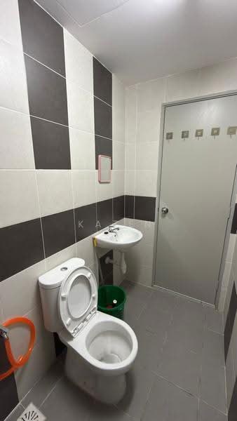 Kediaman Servis untuk Disewa di Residensi Emas - Kazen Liew - Bathroom - PropertyGuru.com.my