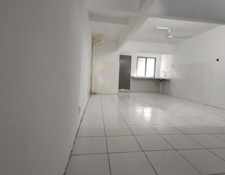 Rumah Flat untuk Disewa di Taman Sri Muda - Jaleela Banu Ahmad - Kitchen - PropertyGuru.com.my