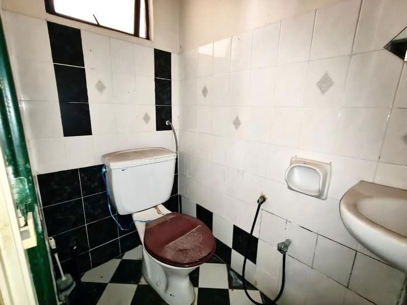 Kondominium untuk Dijual di Vista Komanwel A - Kelvin Ng - Bathroom - PropertyGuru.com.my