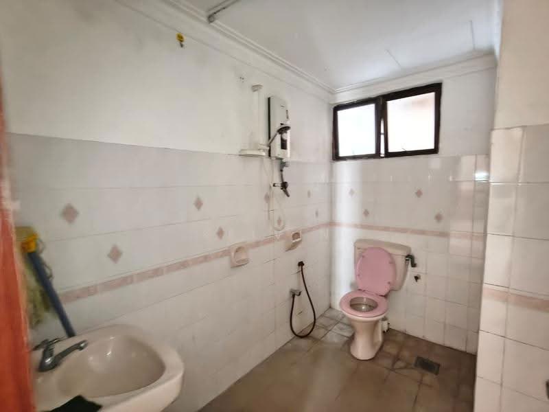 Kondominium untuk Dijual di Vista Komanwel A - Kelvin Ng - Bathroom - PropertyGuru.com.my