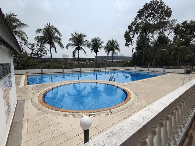 Kondominium untuk Dijual di Vista Komanwel A - Kelvin Ng - Pool - PropertyGuru.com.my