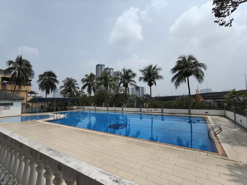 Kondominium untuk Dijual di Vista Komanwel A - Kelvin Ng - Pool - PropertyGuru.com.my