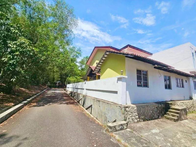 2-storey Terraced House for Sale in Bandar Bukit Mahkota (Bangi) - Azli Ibrahim - Exterior - PropertyGuru.com.my