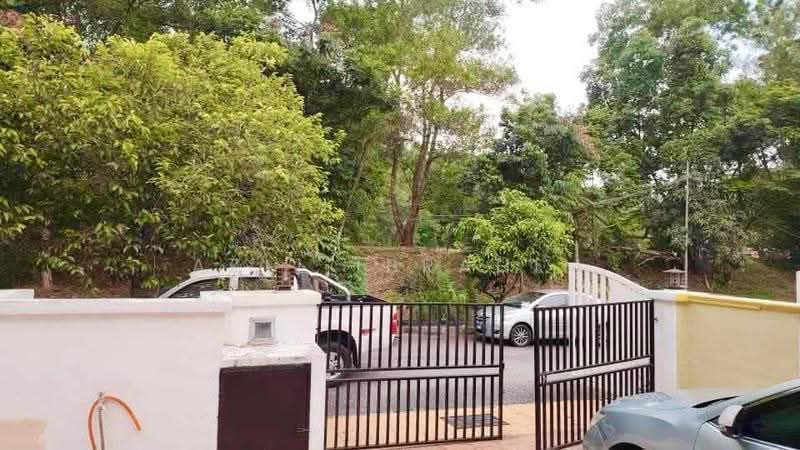 2-storey Terraced House for Sale in Bandar Bukit Mahkota (Bangi) - Azli Ibrahim - Exterior - PropertyGuru.com.my