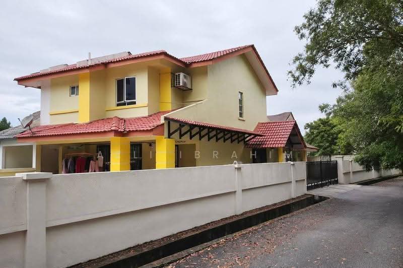 2-storey Terraced House for Sale in Bandar Bukit Mahkota (Bangi) - Azli Ibrahim - Exterior - PropertyGuru.com.my