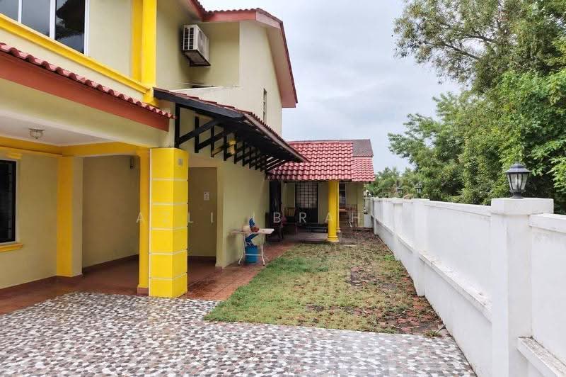 2-storey Terraced House for Sale in Bandar Bukit Mahkota (Bangi) - Azli Ibrahim - Exterior - PropertyGuru.com.my