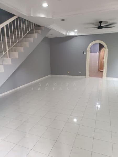 Rumah Teres 2-Tingkat untuk Dijual di Taman Semenyih Mewah (Semenyih) - Sariza Hartanah - Living Room - PropertyGuru.com.my