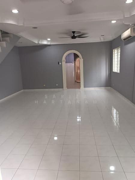 Rumah Teres 2-Tingkat untuk Dijual di Taman Semenyih Mewah (Semenyih) - Sariza Hartanah - Living Room - PropertyGuru.com.my