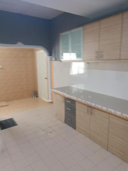 Rumah Teres 2-Tingkat untuk Dijual di Taman Semenyih Mewah (Semenyih) - Sariza Hartanah - Kitchen - PropertyGuru.com.my