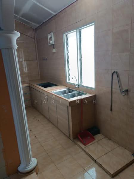 Rumah Teres 2-Tingkat untuk Dijual di Taman Semenyih Mewah (Semenyih) - Sariza Hartanah - Kitchen - PropertyGuru.com.my