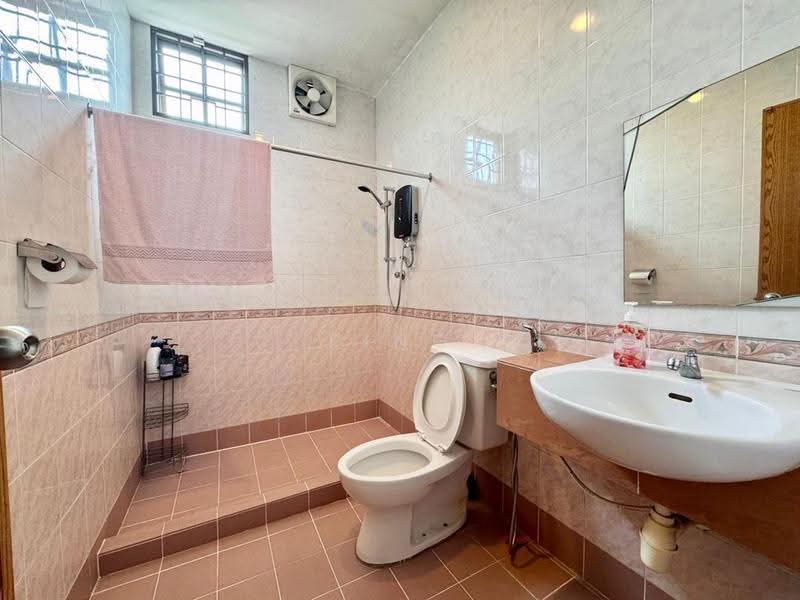 Bungalow House untuk Dijual di Minden Heights (Gelugor) - Ping Koay - Bathroom - PropertyGuru.com.my