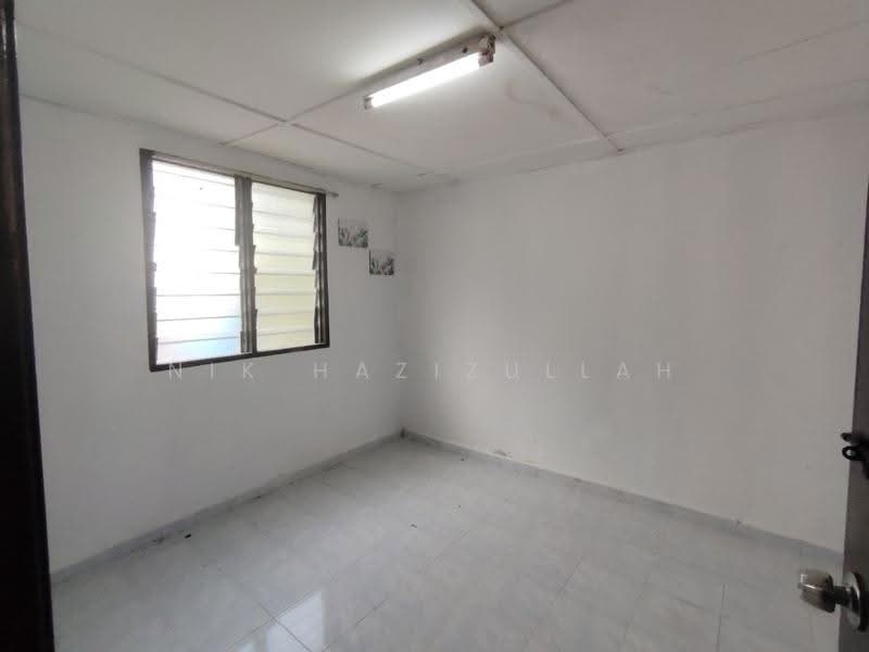 Rumah Teres 1-Tingkat untuk Dijual di Taman Subang Baru (Sungai Buloh) - Nik Hazizullah - PropertyGuru.com.my