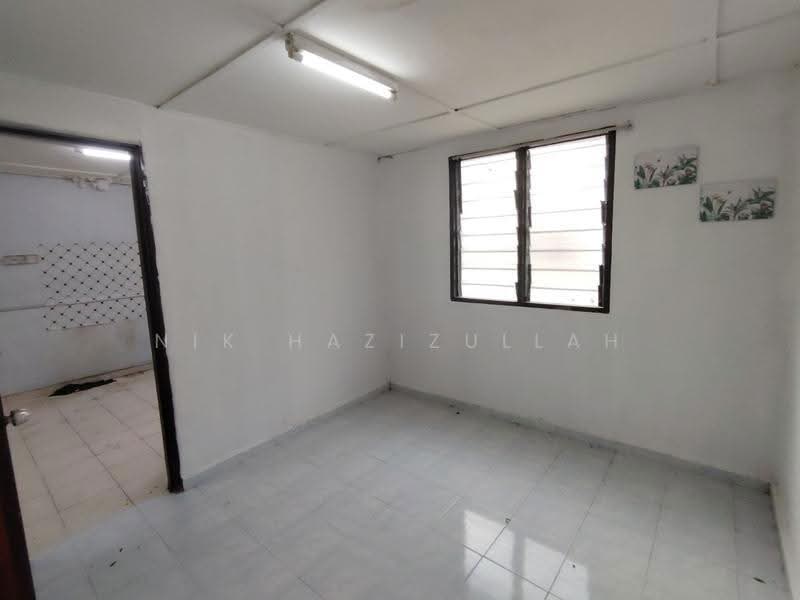 Rumah Teres 1-Tingkat untuk Dijual di Taman Subang Baru (Sungai Buloh) - Nik Hazizullah - PropertyGuru.com.my
