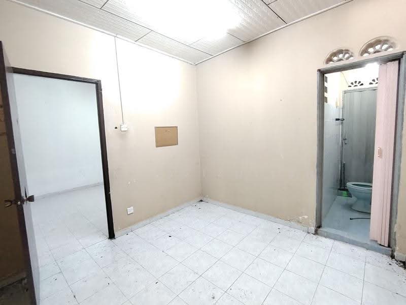 Rumah Teres 1-Tingkat untuk Dijual di Taman Subang Baru (Sungai Buloh) - Nik Hazizullah - PropertyGuru.com.my