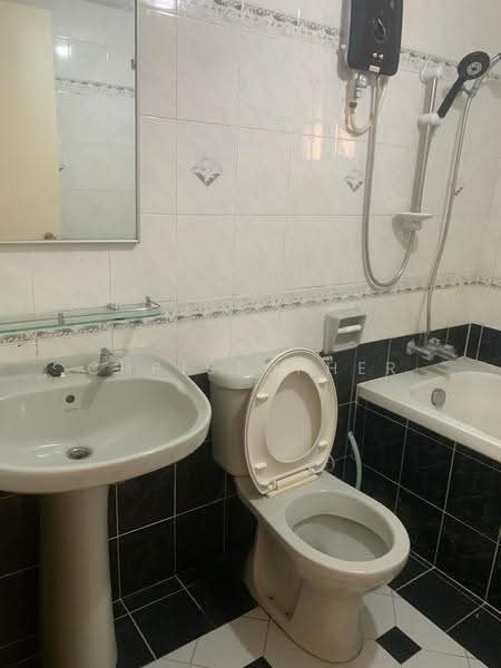 Townhouse for Sale in KL City Centre (Kuala Lumpur) - Christopher Lim - Bathroom - PropertyGuru.com.my