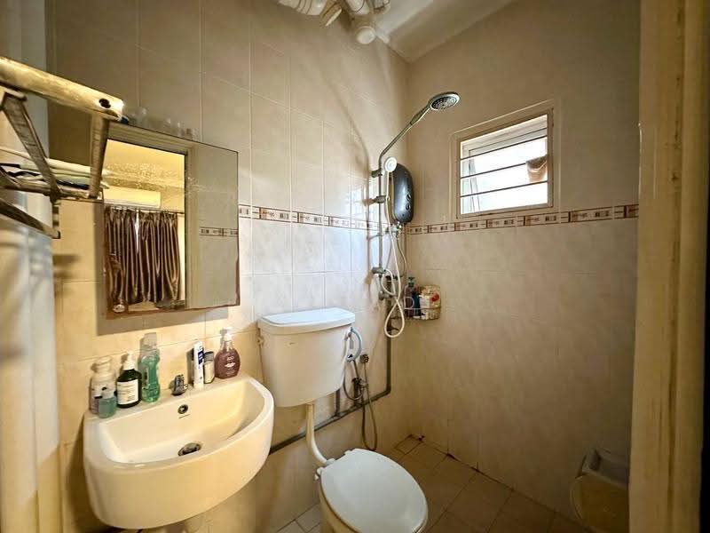 Pangsapuri untuk Disewa di Pangsapuri Cemara - Azzad Zarull - Bathroom - PropertyGuru.com.my