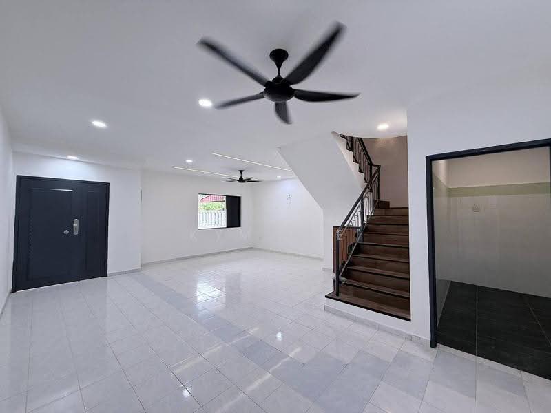 Rumah Teres untuk Dijual di Taman Kota Jaya (Kota Tinggi) - Kym Kee - Living Room - PropertyGuru.com.my
