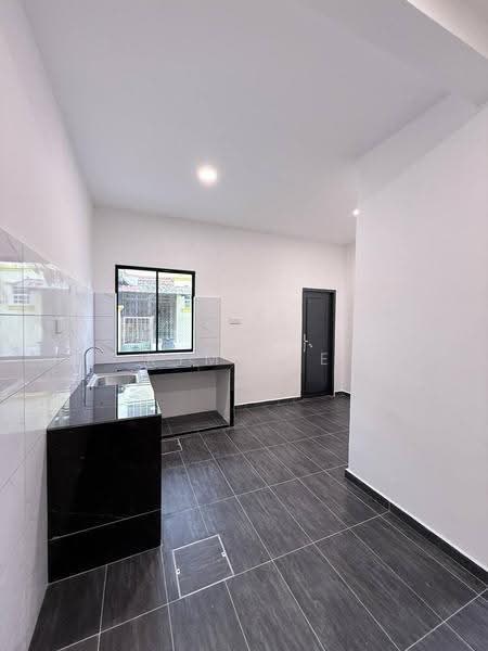 Rumah Teres untuk Dijual di Taman Kota Jaya (Kota Tinggi) - Kym Kee - Kitchen - PropertyGuru.com.my
