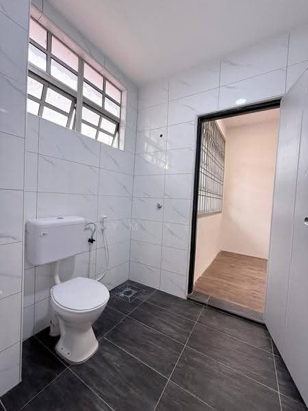 Rumah Teres untuk Dijual di Taman Kota Jaya (Kota Tinggi) - Kym Kee - Bathroom - PropertyGuru.com.my