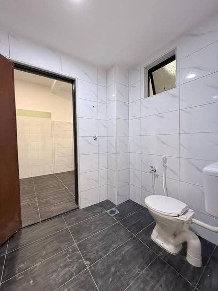 Rumah Teres untuk Dijual di Taman Kota Jaya (Kota Tinggi) - Kym Kee - Bathroom - PropertyGuru.com.my