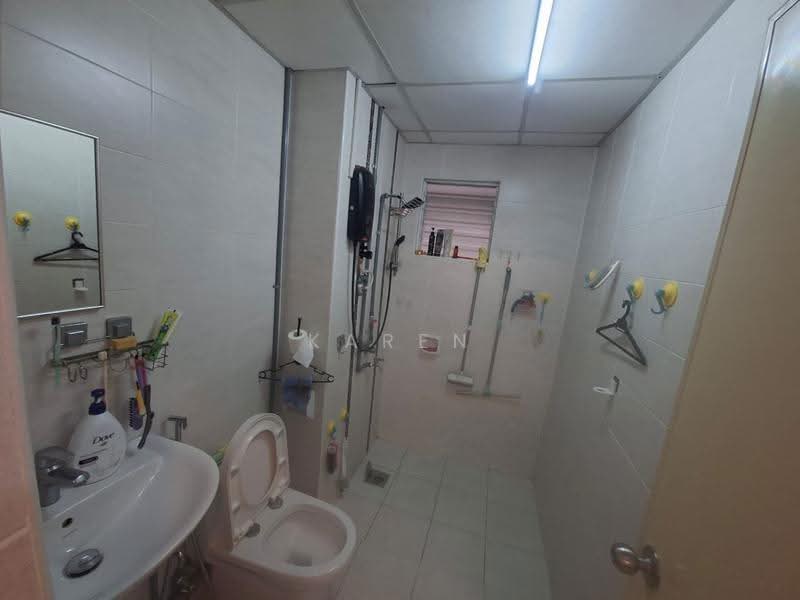 Kediaman Servis untuk Dijual di Subang Avenue - Karen Ong - Bathroom - PropertyGuru.com.my