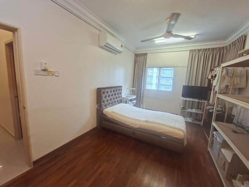 Kediaman Servis untuk Dijual di Subang Avenue - Karen Ong - Bedroom - PropertyGuru.com.my