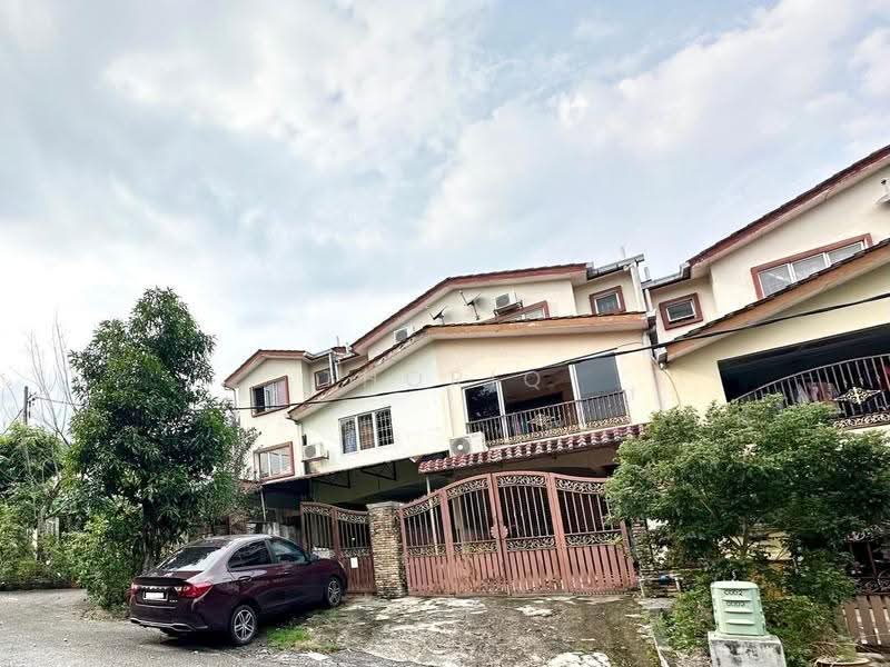 3-storey Terraced House for Sale in Taman Selayang Mulia (Selayang) - Thoriq Suparman - Exterior - PropertyGuru.com.my