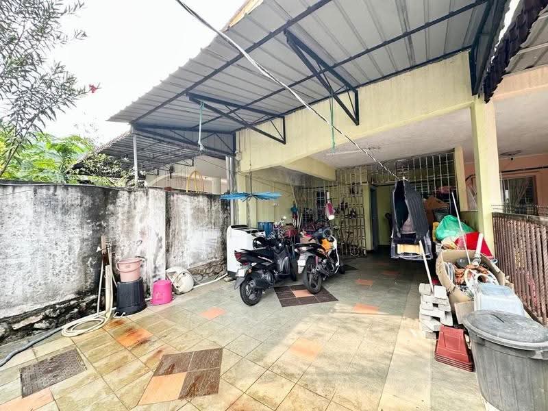 3-storey Terraced House for Sale in Taman Selayang Mulia (Selayang) - Thoriq Suparman - Exterior - PropertyGuru.com.my