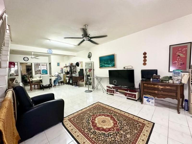 3-storey Terraced House for Sale in Taman Selayang Mulia (Selayang) - Thoriq Suparman - Living Room - PropertyGuru.com.my