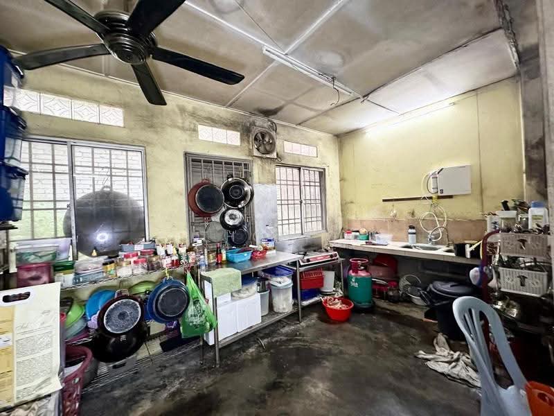 3-storey Terraced House for Sale in Taman Selayang Mulia (Selayang) - Thoriq Suparman - Kitchen - PropertyGuru.com.my