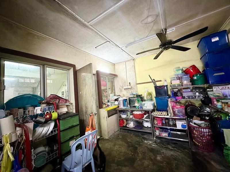 3-storey Terraced House for Sale in Taman Selayang Mulia (Selayang) - Thoriq Suparman - Kitchen - PropertyGuru.com.my