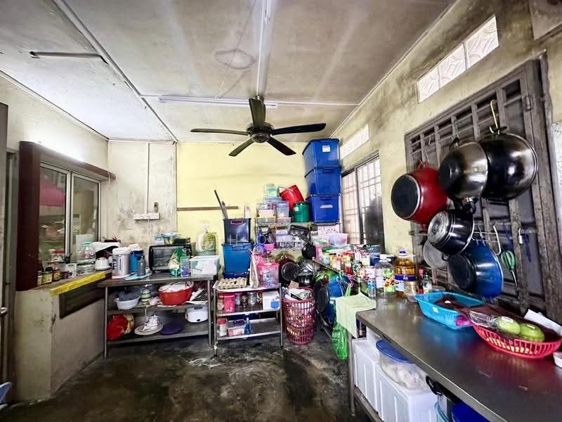 3-storey Terraced House for Sale in Taman Selayang Mulia (Selayang) - Thoriq Suparman - Kitchen - PropertyGuru.com.my