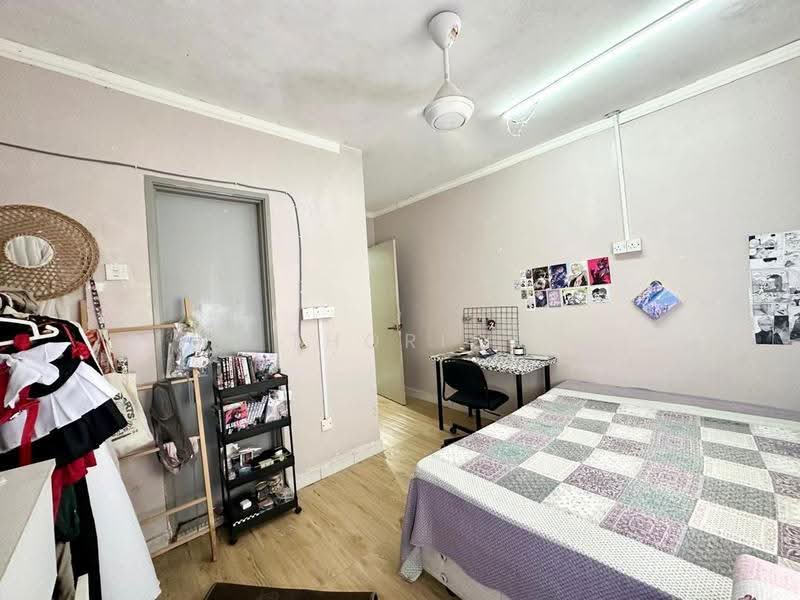 3-storey Terraced House for Sale in Taman Selayang Mulia (Selayang) - Thoriq Suparman - Bedroom - PropertyGuru.com.my