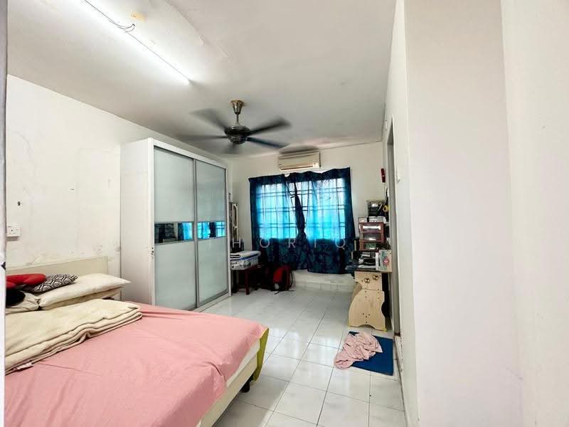 3-storey Terraced House for Sale in Taman Selayang Mulia (Selayang) - Thoriq Suparman - Bedroom - PropertyGuru.com.my