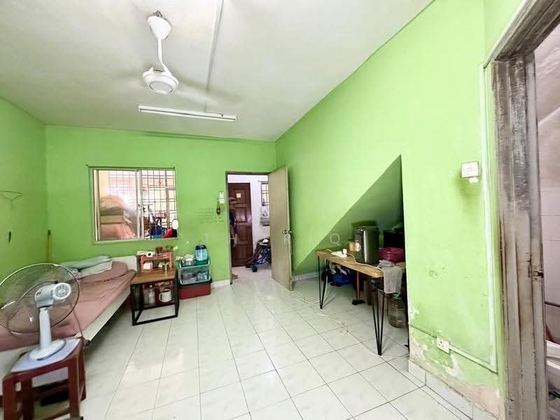 3-storey Terraced House for Sale in Taman Selayang Mulia (Selayang) - Thoriq Suparman - Living Room - PropertyGuru.com.my