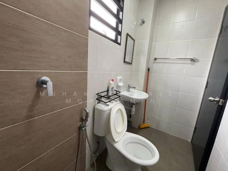 2-storey Terraced House for Rent in Sungai Merab (Dengkil) - Muhammad Nazli Mohd Amin - Bathroom - PropertyGuru.com.my
