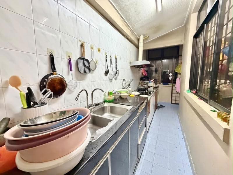 1-storey Terraced House for Sale in Taman Daya (Johor Bahru) - Larry Ng - Kitchen - PropertyGuru.com.my