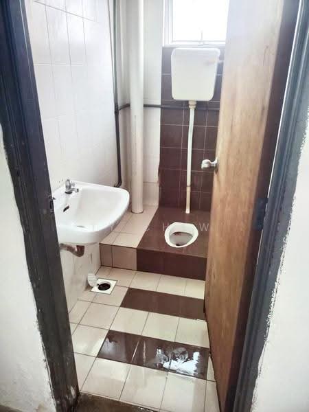 Shop / Office for Sale in Bandar Parklands (Klang) - TY Chew - Bathroom - PropertyGuru.com.my