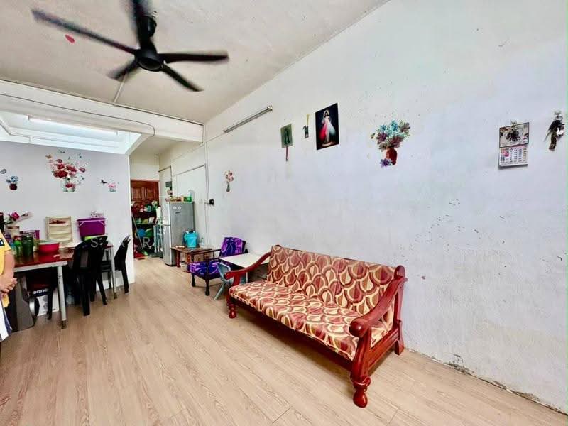 Rumah Flat untuk Dijual di Taman Sri Muda - Sariza Hartanah - Living Room - PropertyGuru.com.my