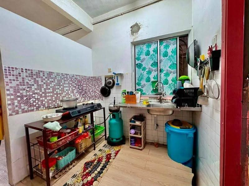 Rumah Flat untuk Dijual di Taman Sri Muda - Sariza Hartanah - Kitchen - PropertyGuru.com.my
