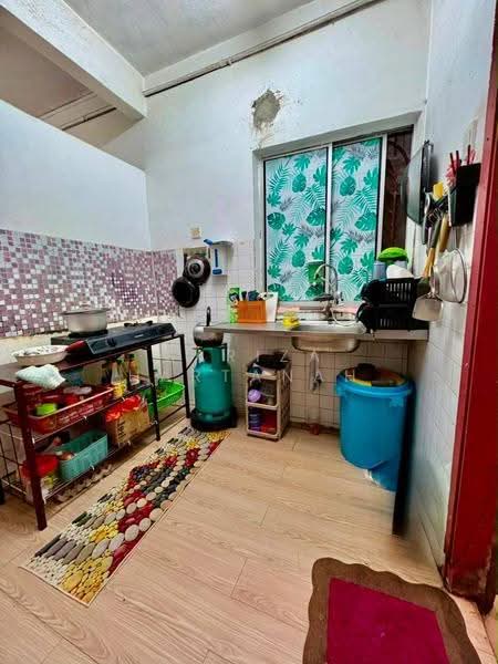 Rumah Flat untuk Dijual di Taman Sri Muda - Sariza Hartanah - Kitchen - PropertyGuru.com.my